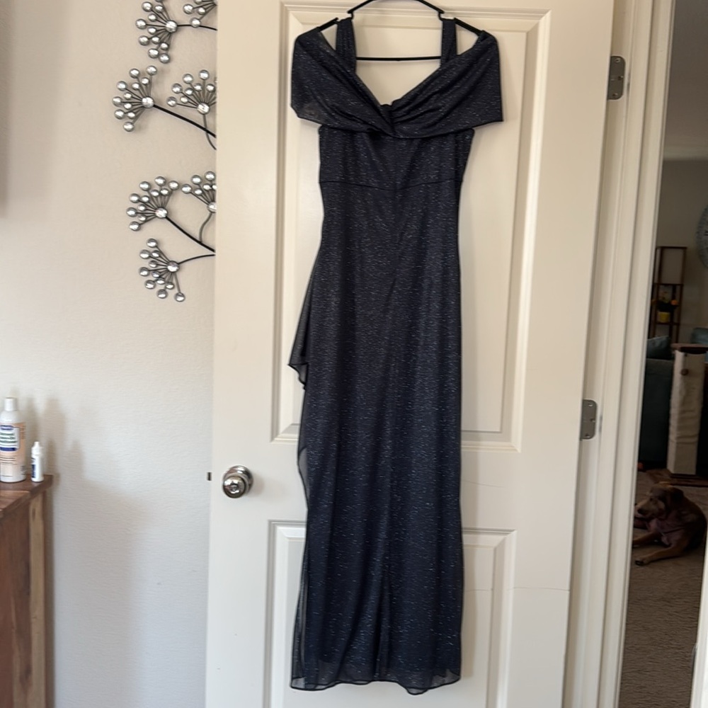 Alex Evenings Gray Size 8P Elegant Cold Shoulder Gown - Picture 4 of 8
